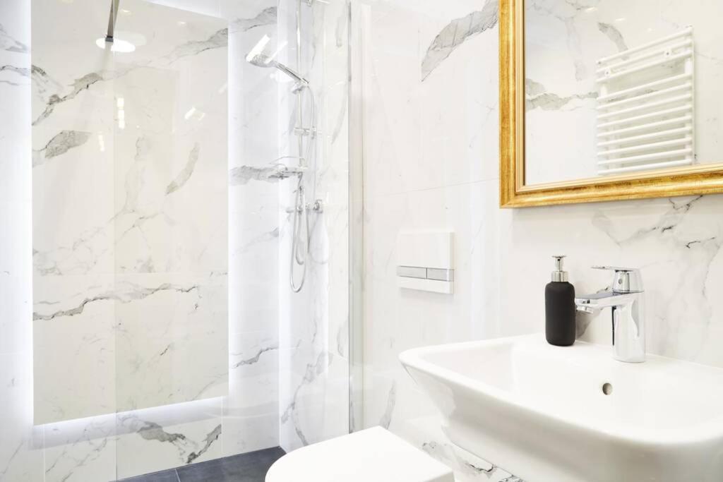 קרקוב Househost Apartment Ii: Studencka Street מראה חיצוני תמונה